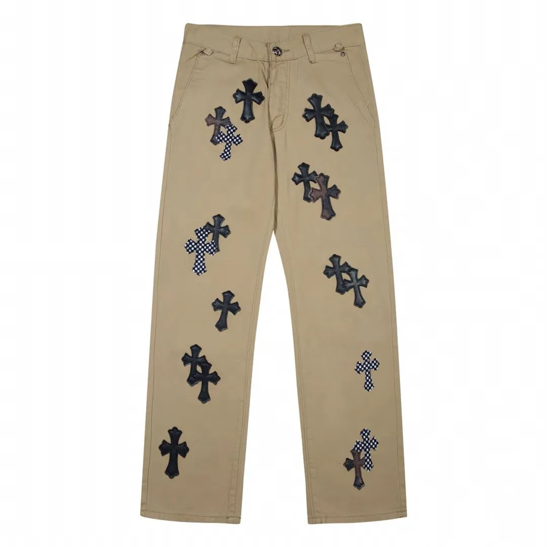 P280 Chrome Hearts/Chrome Hearts camouflage checkerboard horsehair cross patch leather jeans Full of exploring the ultimate in fashion, Chrome Hearts' new Chrome Hearts pants cleverly integrate camouflage cross, checkerboard horsehair cross and other elements to break traditional boundaries. The clever fusion of Mattyboy’s same style, overalls and khaki jeans brings endless matching inspiration to fashionistas. This pair of Croxin overalls not only presents a unique retro style, but also combines comfort and sophistication with its wide-leg, loose design. The mid-high waist design matches a lazy and casual style, which not only makes the legs longer but also maintains a casual feel, it is a must-have fashion choice for trendy men and trendy women. Khaki overalls are unique in leather matching and color selection, making them the leader among overalls. Chrome Hearts' khaki cross chino casual pants have a prince-like aristocratic feel. The pants have 40 panels of leather and full texture. The W34 size is perfectly presented and has become the focus of the forefront of fashion. Whether it's for daily wear or a trendy try, these pants can bring you an excellent fashion experience.